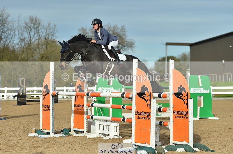 231111A-131230-02073 - Cls 12 Newcomers & 1.10m Open