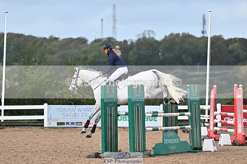 261014-123645-00434 - Cls  05 Snr Newcomers & 1.10m Open