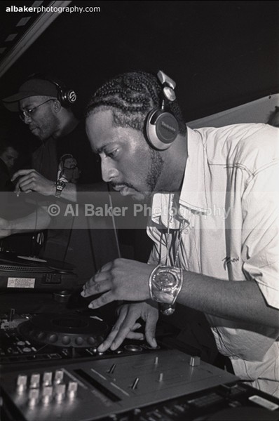 16 madlib  j-rocc - Friends-&-Family @ the-roadhouse 07.02.04