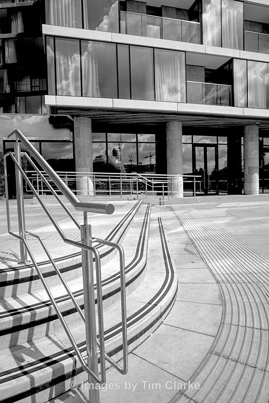Reflections near London Bridge 47872622 - Cityscapes