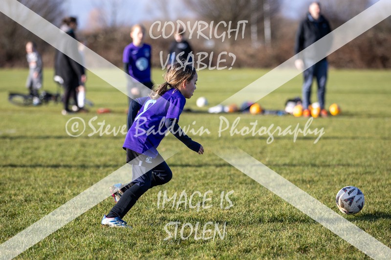 1DX31387 - 2026-01-17 FC Abbey Meads U9 Purple Girls V Develop FC U9 Girls