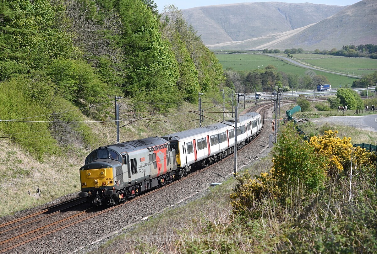 JL - 7.5.20 37884 & 317511 5Q80 Kilmarnock - Ilford, Beckfoot - West Coast Main Line (north to south)