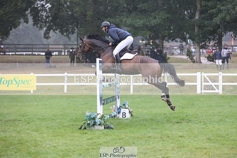 250830A-140443-06880 - Cls 16 Snr Newcomers and 1.10m Open