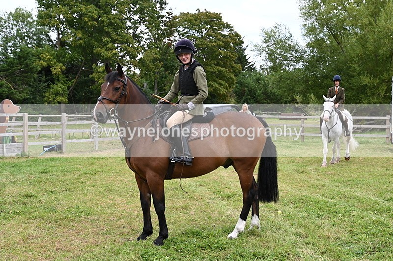 WJ6_2984 - Berks & Bucks - The Old farmhouse - Hound Exercise 20-08-25