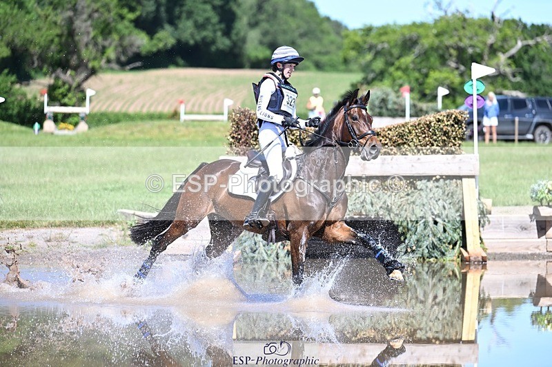 260530A-111210-13314 - C-323-Elizabeth.Barratt