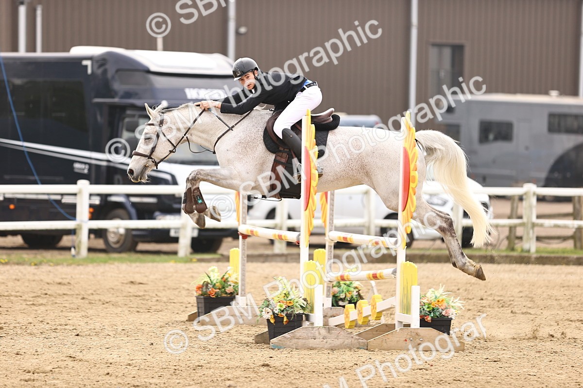  - Class 15 - Senior British novice - 90cm