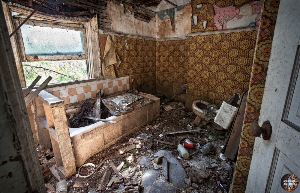 Abandoned Western Pennsylvania Home | Vandalized Bathroom - Abandoned Houses and Homes