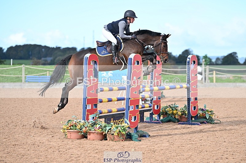 231014A-111915-04346 - Cls 18 Newcomers & 1.10m Open