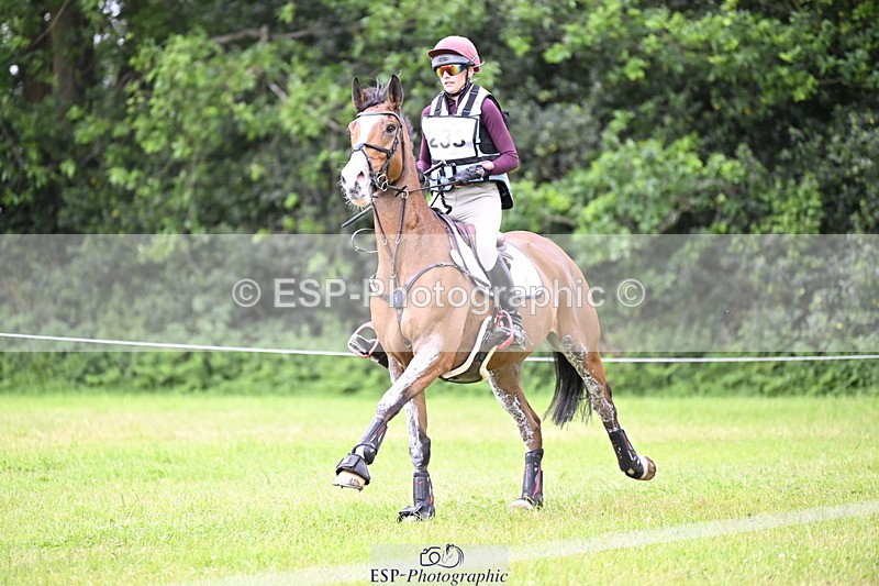 250524A-154350-14065 - C-233-Abbie.Burbidge-FEELING.FANTASTIC