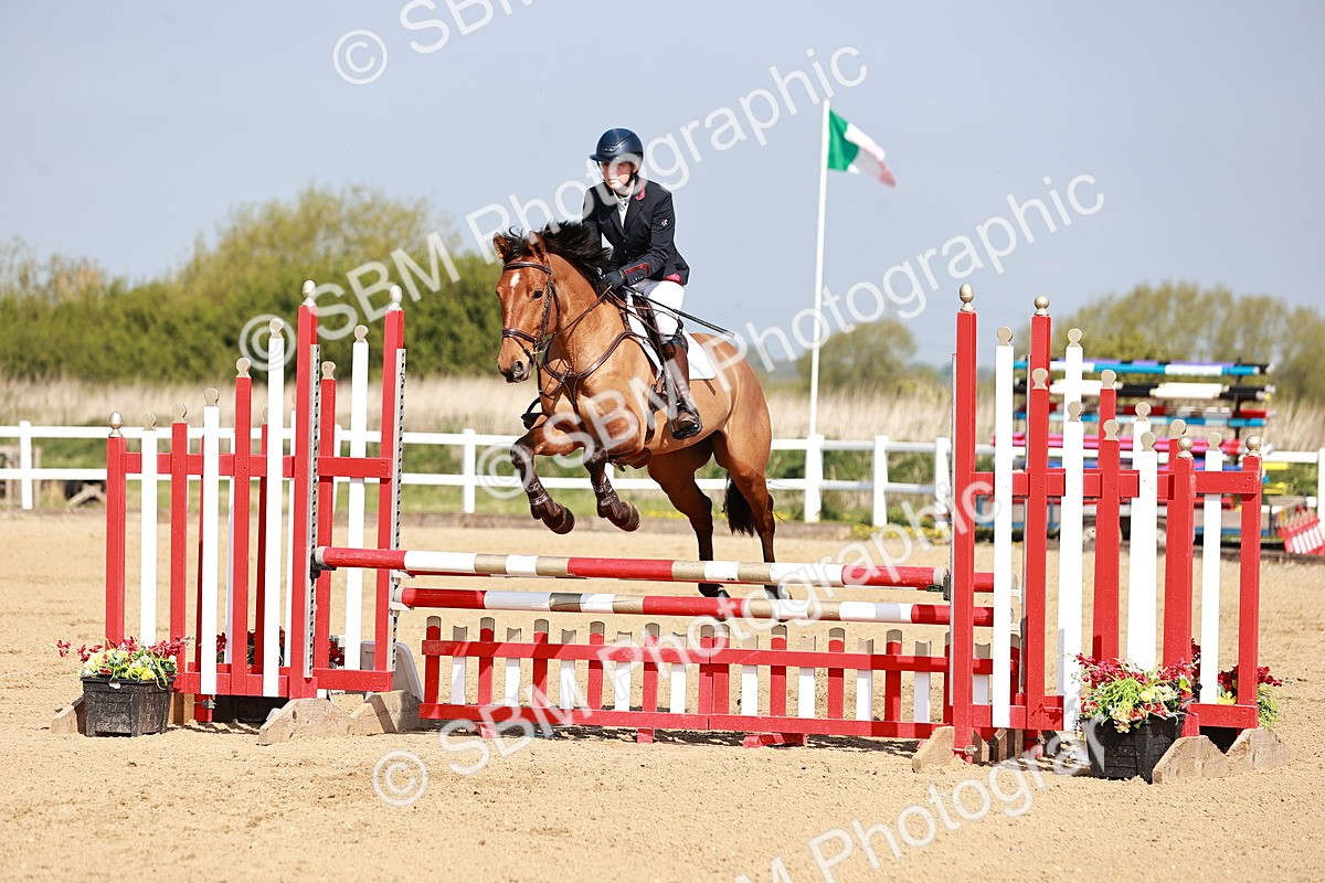  - Class 21 - Senior British Novice - 90cm