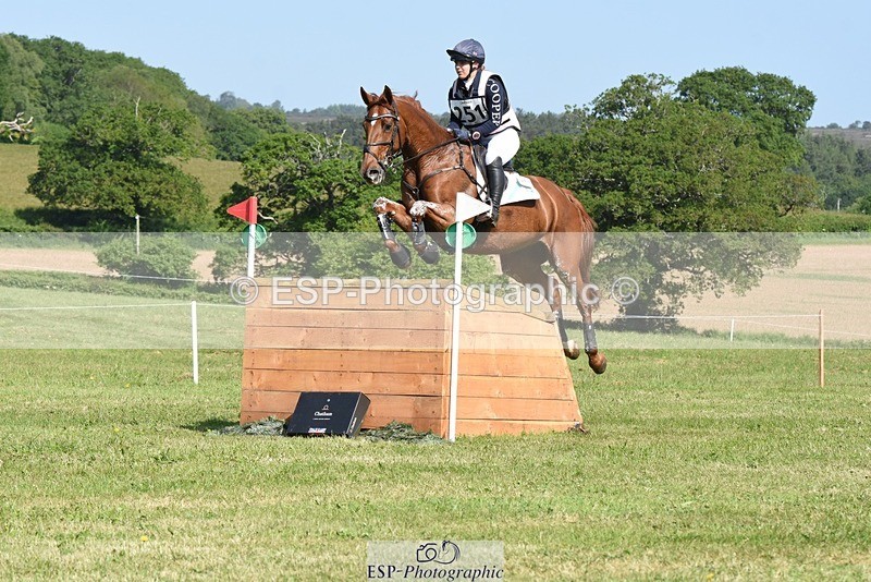 230527-093934-08081 - 251-CLASS_MOVE-Ellie_Healy-XC