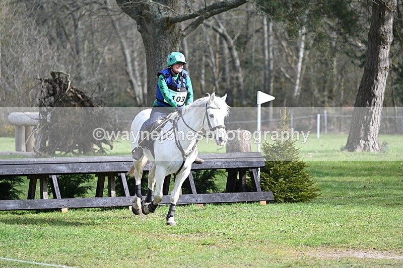 WJ7_0030 - Time 10:13 to 10:38 Times at the Fence