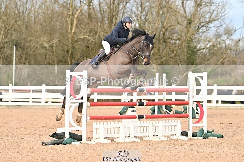 241208-140212-01866 - Cls 22 Foxhunter and 1.20m Open