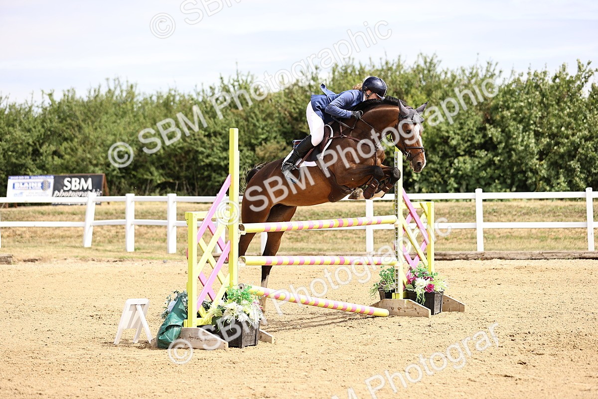 SBM_009757 - Class 8 - Senior Newcomers - 1.10  Open