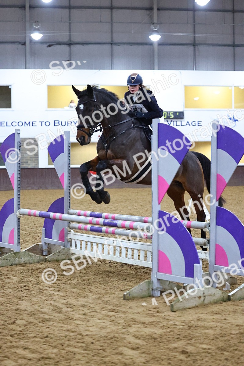 SBM_002707 - Class 6 - Holly & Ivy Stakes - 90cm