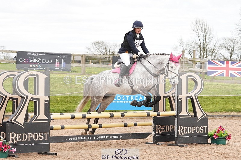 250419-150236-12813 - 618-Sophie.Channon-HIVES.LUCKY.BOUNCER