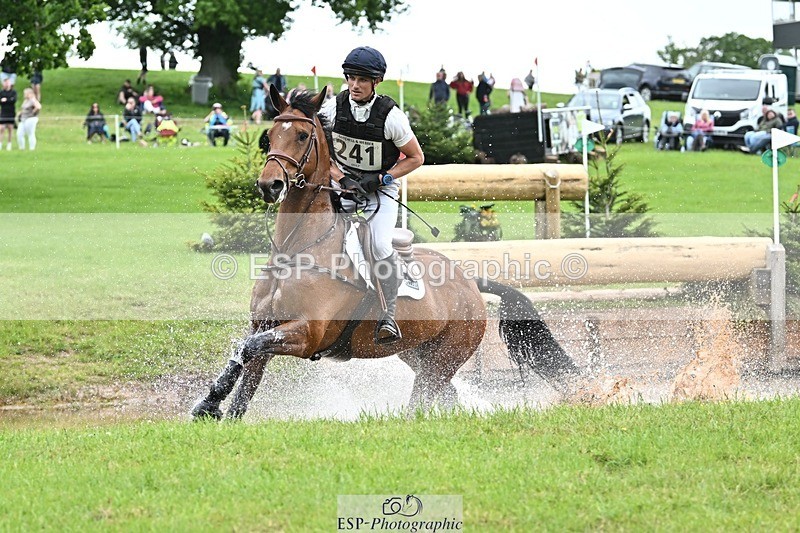 240525-161913-17558 - 241-CLASS_ROMANCE-Jack_Pinkney