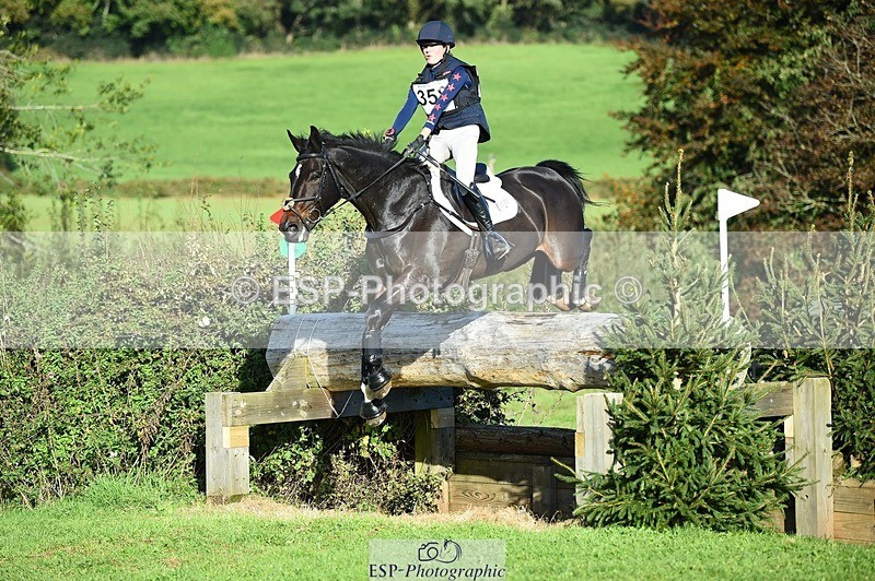 231022-152630-30382 - 358-ROYALE.MESSENGER-Anna.Singer-XC