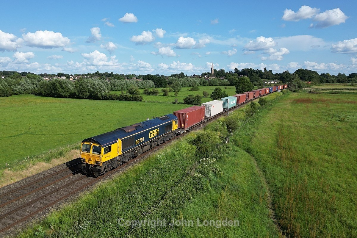 JL - 19.6.23 66701 4M46 S'oton WD - Trafford Park, Kings Sutton - Chiltern Routes (north to south)