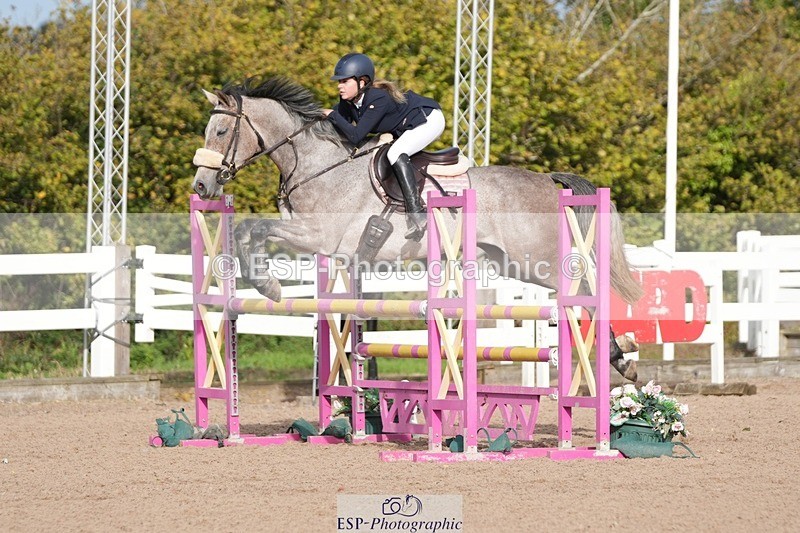 251005-101848-02508 - Cls 22 British Novice and 90cm