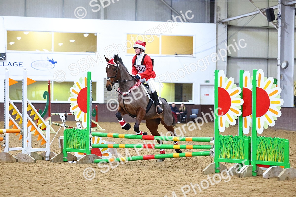 SBM_001835 - Class 4 - Festive Fences - 70cm