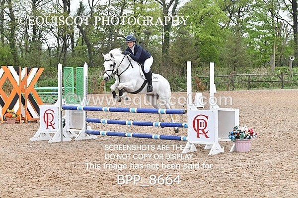 BPP_8664 - CLASS 24 SUN Senior BritiNovice/ 90cm Open