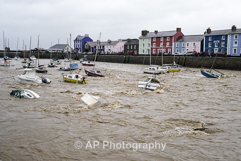 ACP04720-1 - Aberaeron Harbour, during storm Callum 13/10/2018