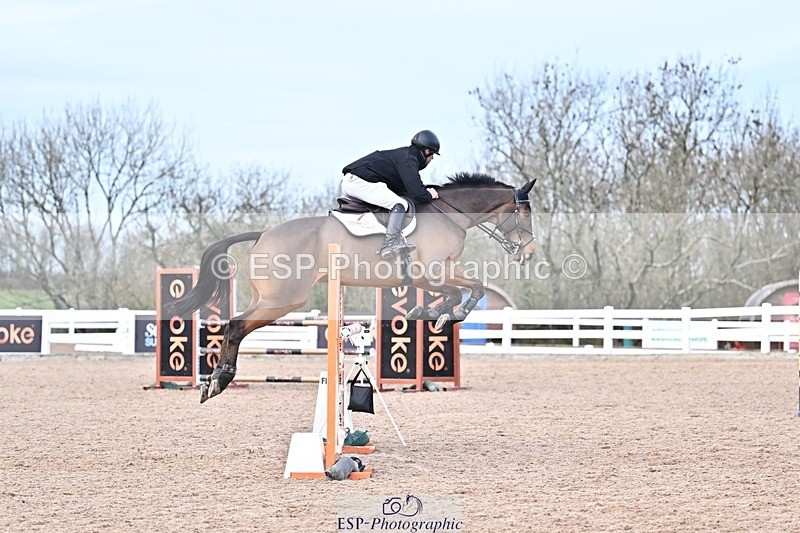 251126-132922-00581 - Cls 5 Foxhunter and 1.20m