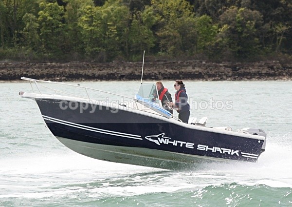 090503 WHITE SHARK IMG_7641 - Motorboats - Open