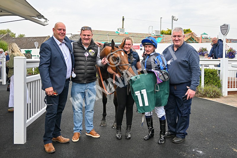 280824-Race 3-Too Much Too Young-4725 - Race 3