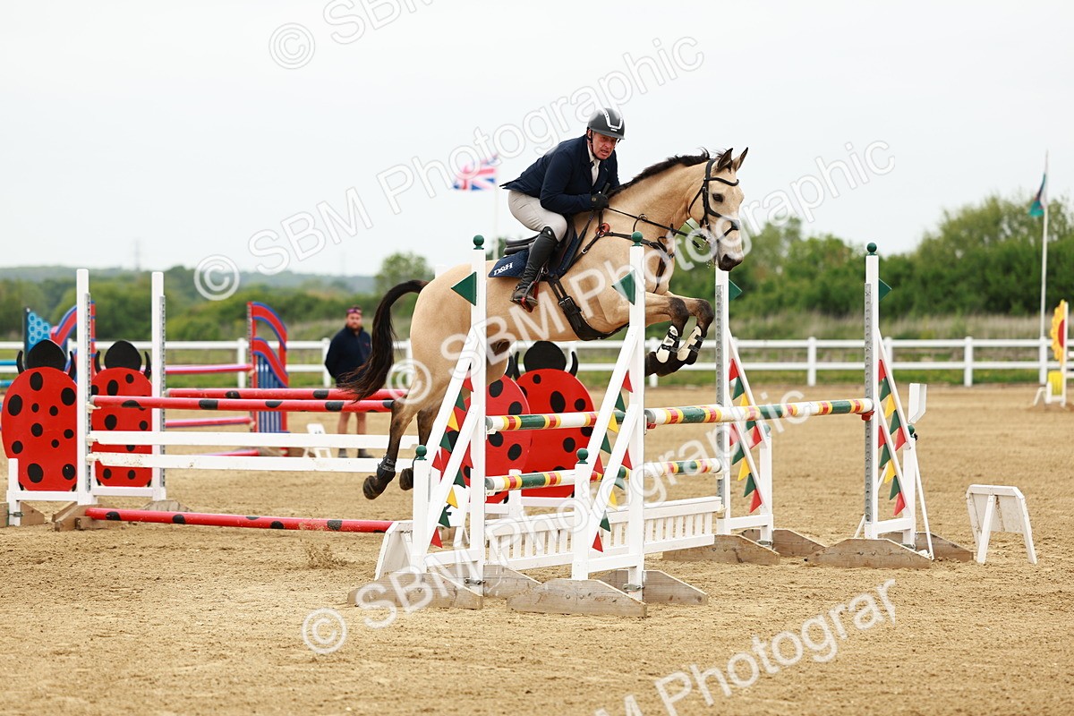 SBM_001027_Class 4 - Senior Newcomers - 110m - Customer Cart - Anthony