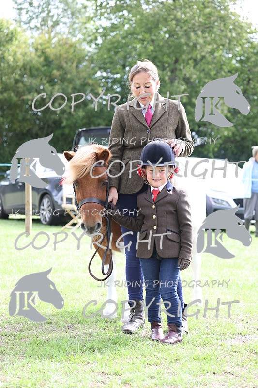 APP_2926 - Class 10a/b M&M in hand