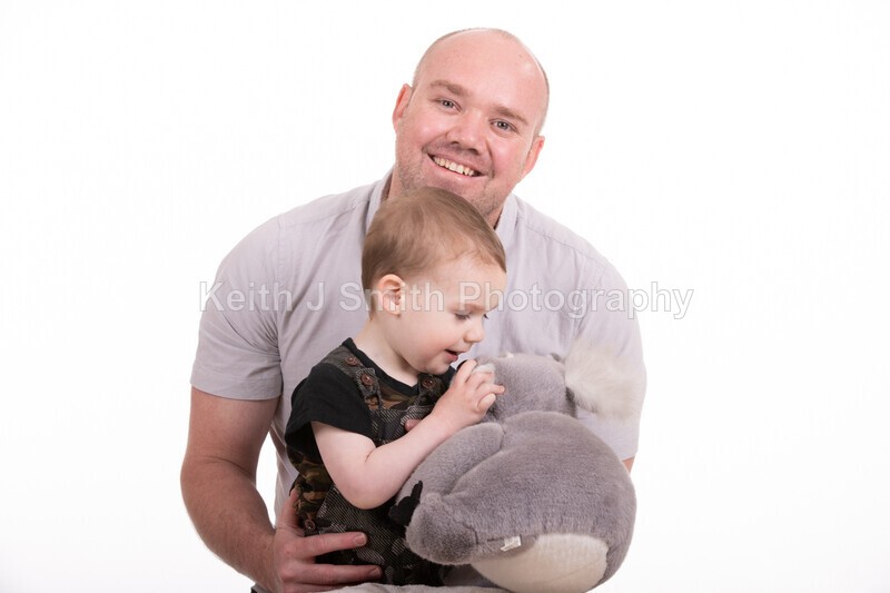 2KJS2773 - Jannie, Kristen & family. Studio