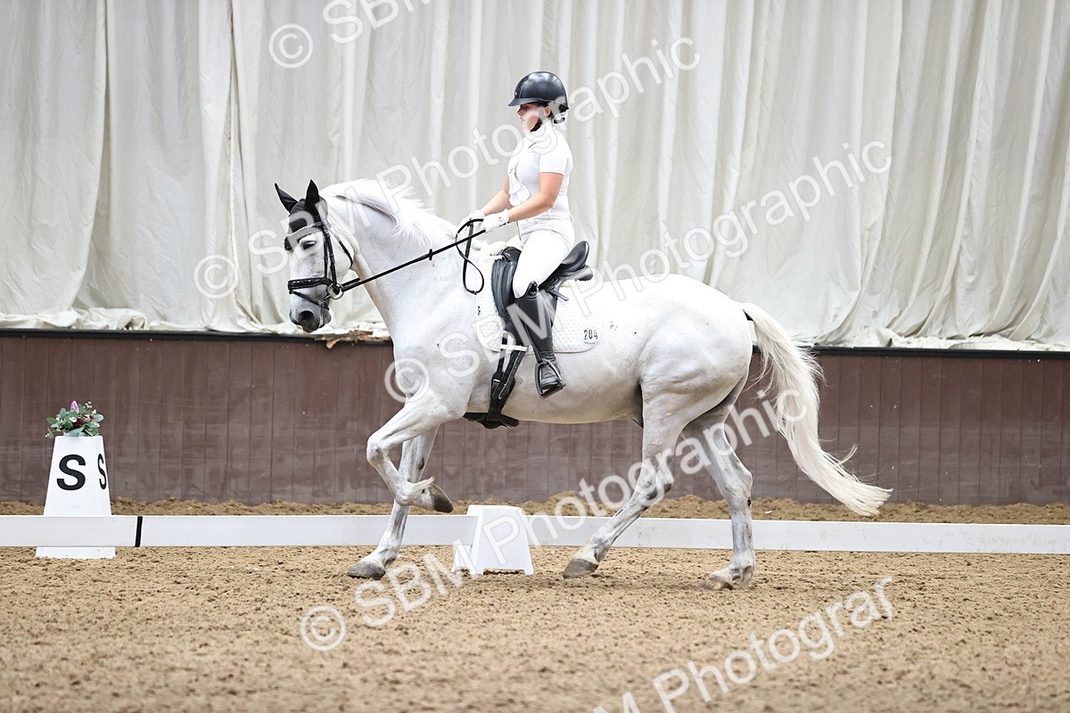 SBM_000913 - Novice 4 Warm Up