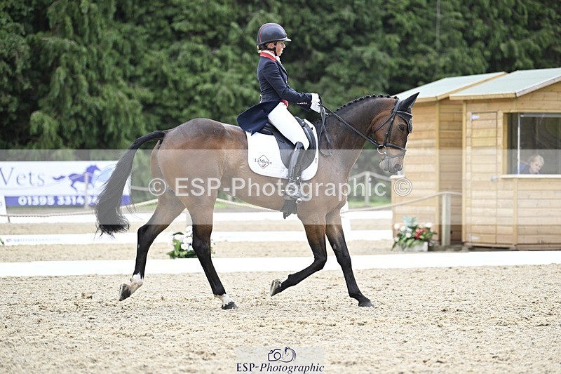 000101-204858-04227 - 409-MHS_SEVENTEEN-Rosalind_Canter