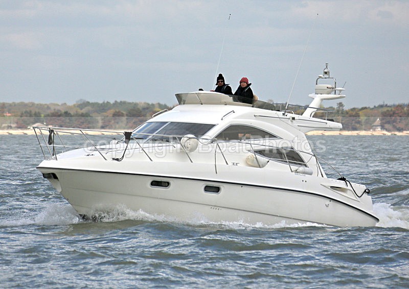 140419 MICKS BUOY SEALINE F34 WT7A9083 - Flybridge Cruisers