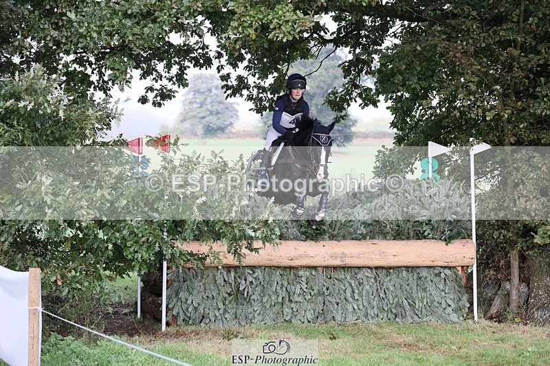 231020-100916-06179 - 004-CARTOON.HERO-Sophie.Wildern-XC