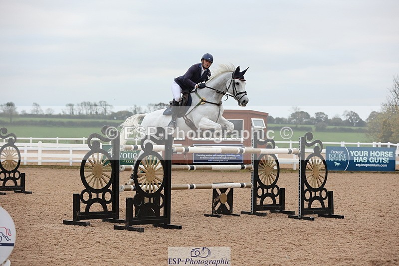 241101A-155934-03163 - FRI Cls 8 National 1.30m