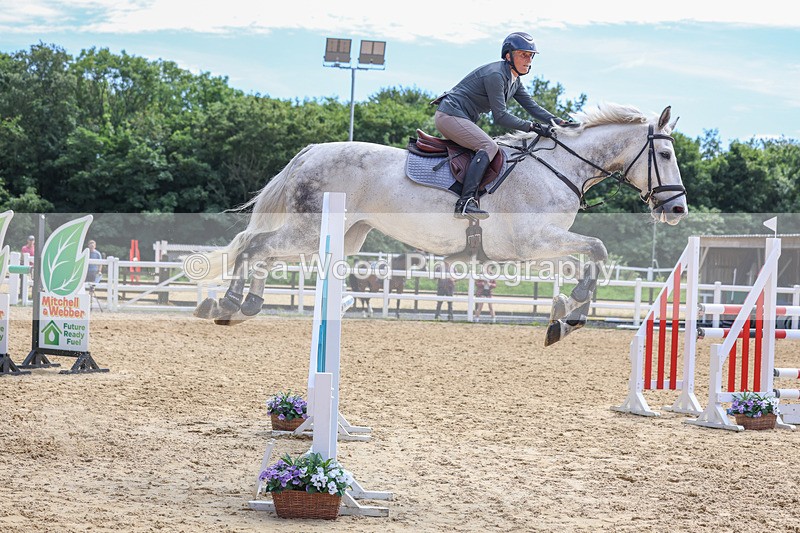 3E7A7580 - Class 9: Senior Foxhunter/1.20 open