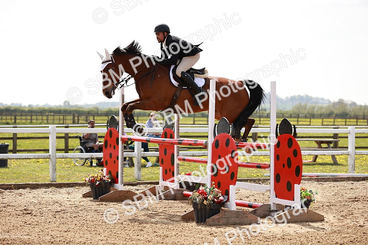  - Class 26 - Senior Foxhunter - 1.20m