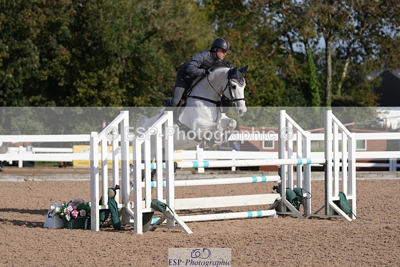 251005-103816-02599 - Cls 22 British Novice and 90cm