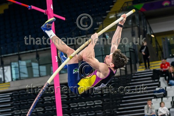 AgeInd25SUN-913960 - Field Male