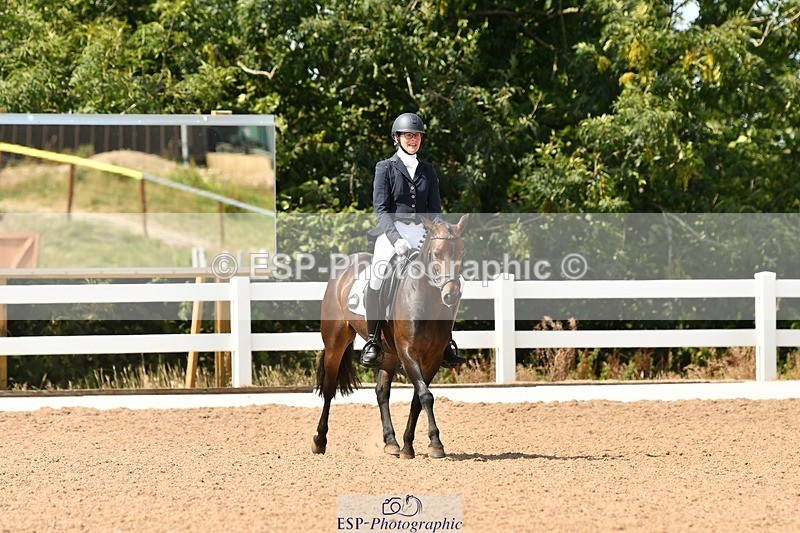 250817-133019-09978 - 090-Sarah.GoddardSaris.Fingers.Crossed