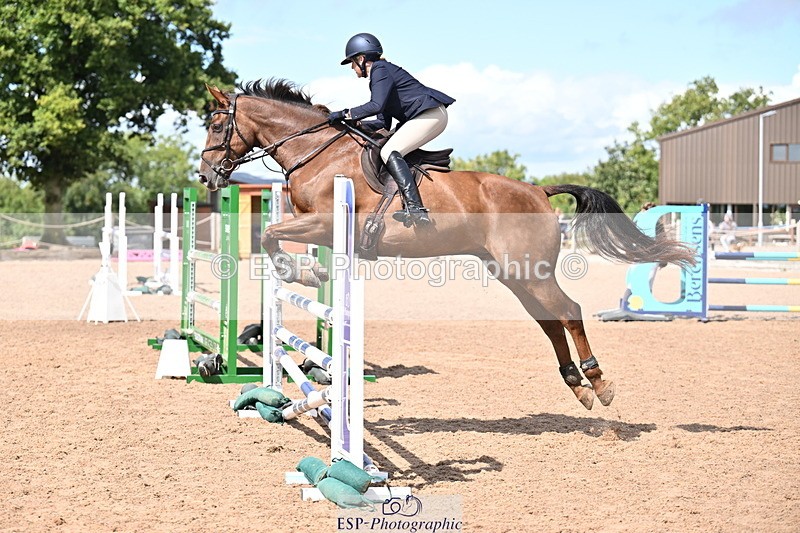 250827B-130629-00480 - Cls 4 Snr Newcomers 1.10m