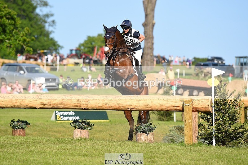 230527-180226-13702 - 168-PARKFIELD_ARTIE_BLOU-Laura_Collett-XC