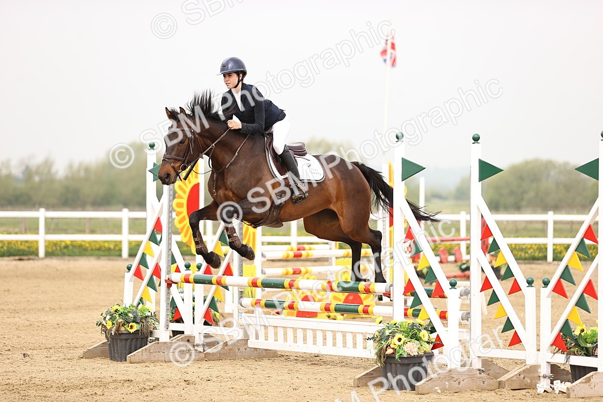  - Class 15 - Senior British novice - 90cm
