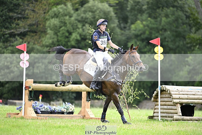 240804-105337-10688 - 359-Max_Forster-HOLD_ON_MY_HEART