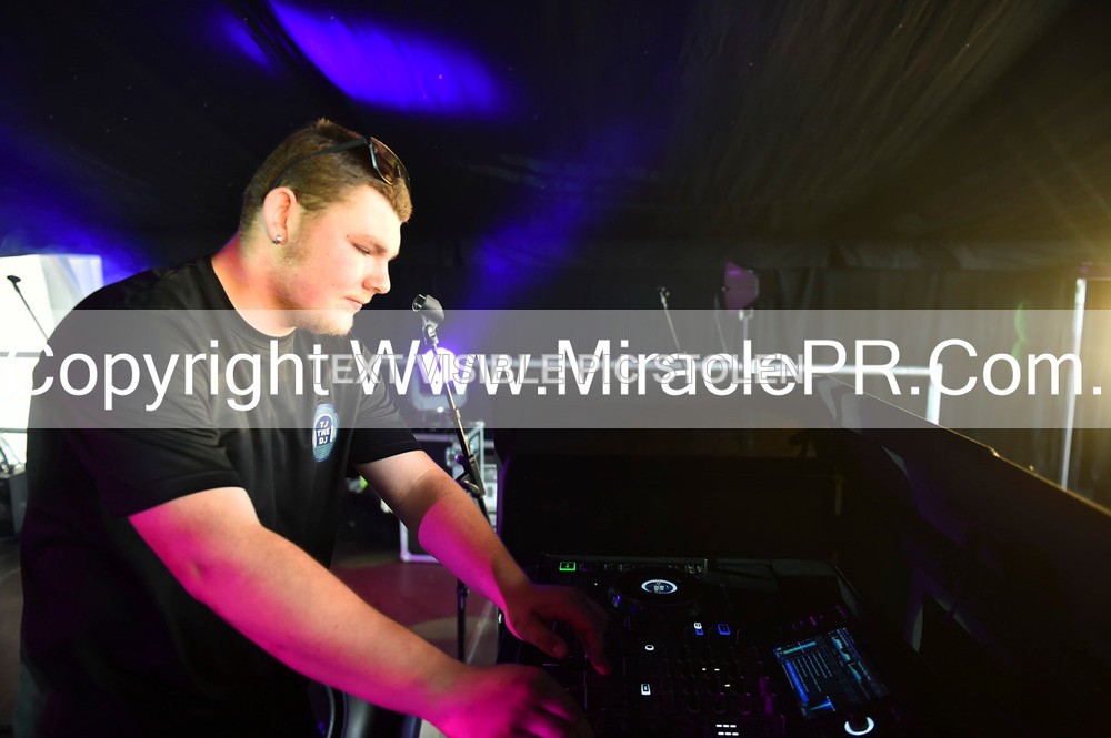 SH4_9924 - Tj the DJ