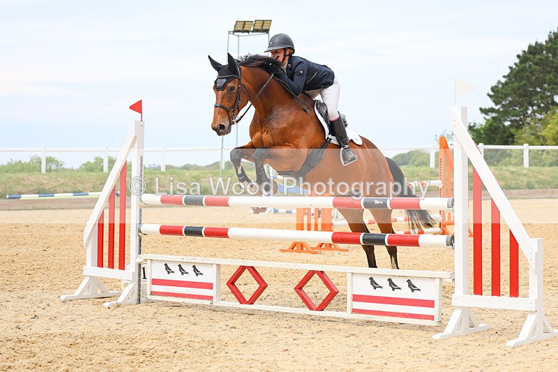 3E7A9432 - Class 8: Senior Newcomers/1.10m open