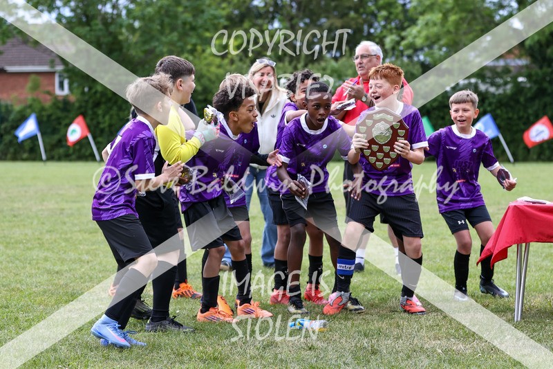 1DX31568 - Brook Field V Goddard Park